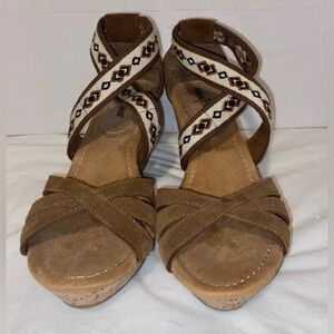 Minnetonka women’s sandals